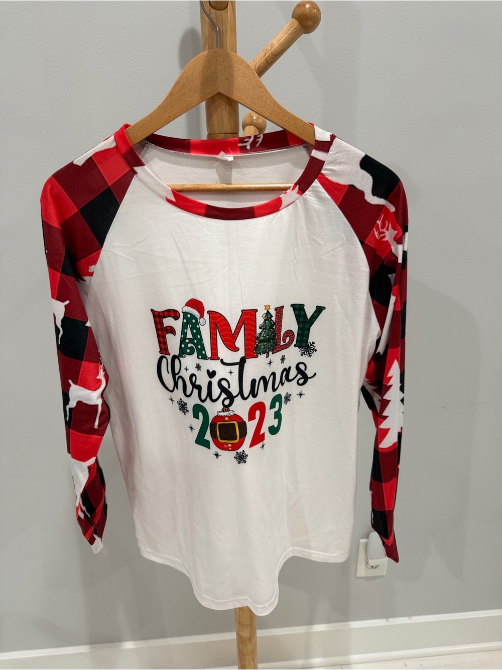 Family Christmas 2023 Long-Sleeve Raglan Pajama Top - Red/White | Size M